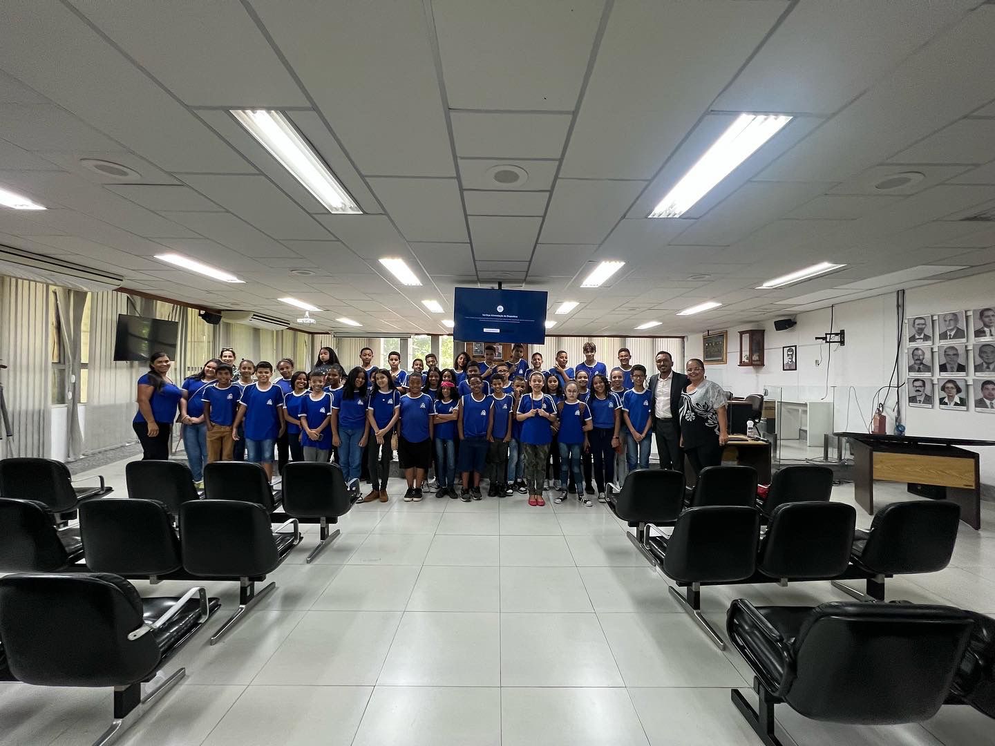 Alunos da Escola Municipal José Pedro Filho fazem visita a CMPL